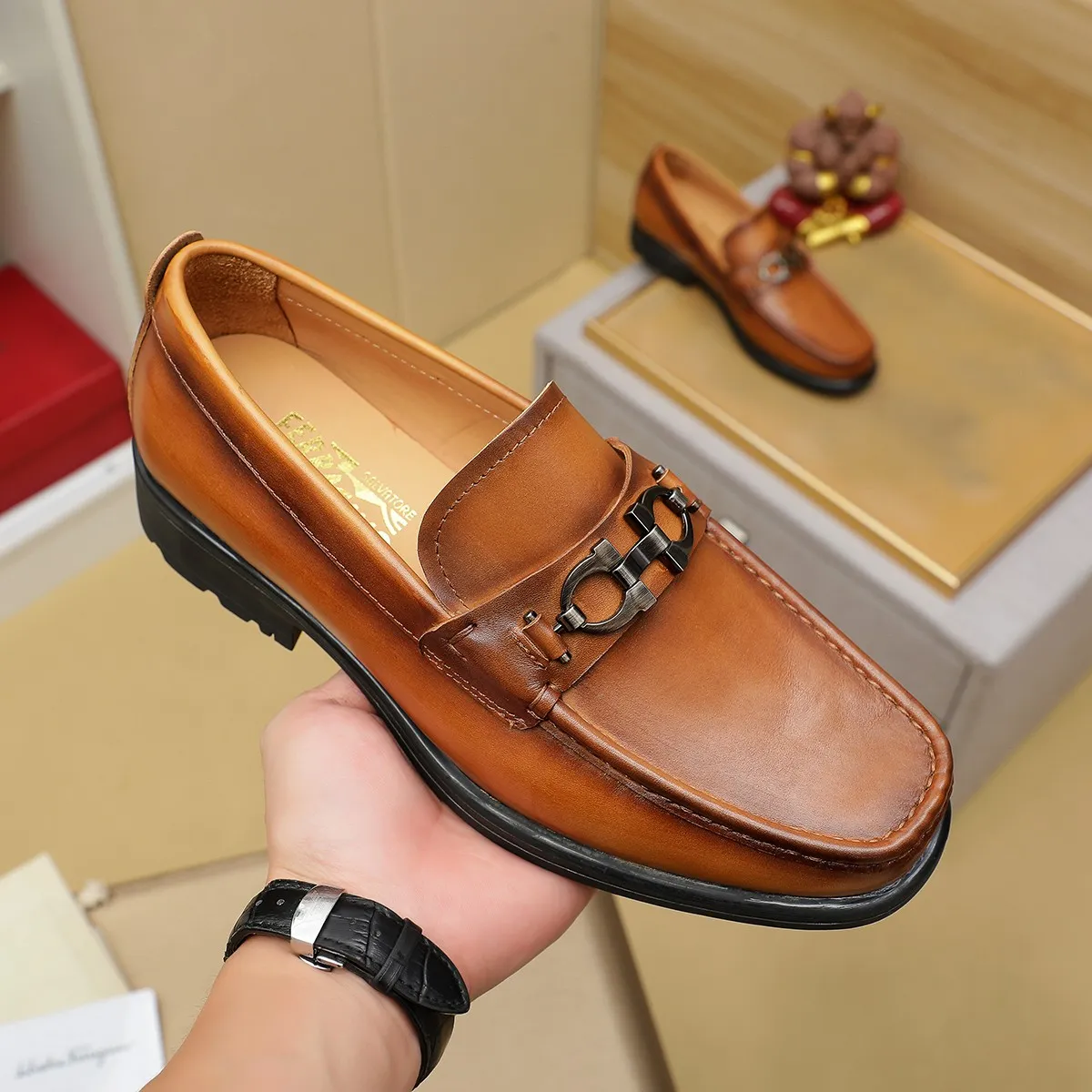 Men's shoes 250 Ferragamo [Ferragamo] top imported suit men's shoes 💯Original copy of the official website, product materials: selected imported embossed calfskin + luxury hardware buckle accessories ~ imported water-dyed cow 🐂 leather lining. Strong three-dimensional visual effect, original combination outsole, multiple colors available😘 Size: 39-44 (38.45.46. Customized)